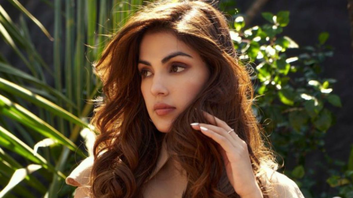 rhea-chakraborty-set-to-rule-airwaves-with-purane-khat-on-radio-mirchi-roadies-19-prince-narula-gautam-gulati-sonu-sood